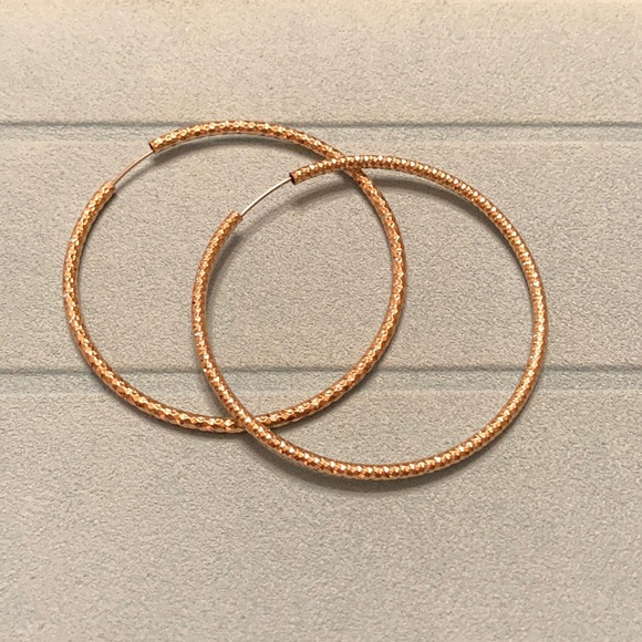 Golden hoops - Picture 2 of 5